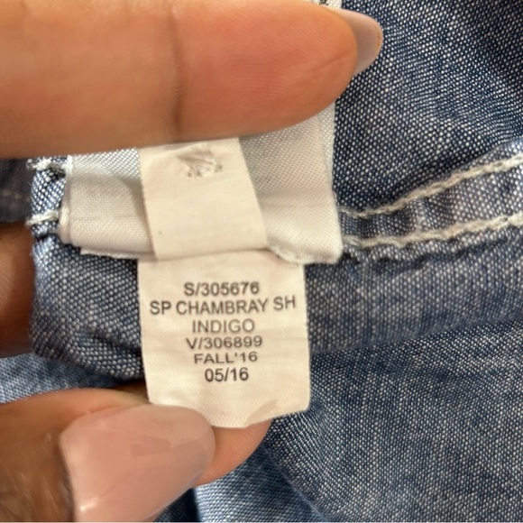 Banana Republic Button Down Shirt Men's Chambray Blue Camden Fit Sz Medium Tall - Picture 4 of 8